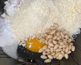Une image de l'étape 2 de Petites crêpes aux fanes de radis et parmesan.