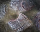 Foto langkah ke 1 dari resep Ikan Nila Bumbu Kuning Pedas.