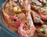 Foto del paso 21 de la receta: Cazuela mar y montaña de pollo, rape y gambas con sofrito de calamar