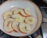 Foto del paso 3 de la receta: Panqueque tibio de manzana 🍎