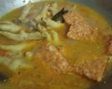 Foto langkah ke 5 dari resep Ceker Tempe Kuah Kuning.