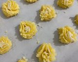 Foto langkah ke 6 dari resep Cookies Sagu Keju Lumer n Crunchy By Tintin Rayner.