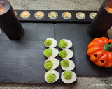 Foto del paso 7 de la receta: Aperitivos Halloween: Huevos Nido de Araña y Huevos con Vomito Verde