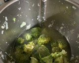 Foto del paso 2 de la receta: Crema de brócoli y queso en thermomix
