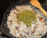 Foto del paso 5 de la receta: Risotto con boletus y guisantes