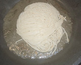 Foto del paso 3 de la receta: Fideos Somen con salsa de curry verde e hígado a la plancha