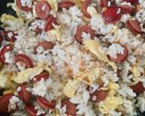 Foto langkah ke 4 dari resep Nasi Goreng Sosis Merah.