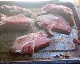 Foto del paso 1 de la receta: Bondiola de Cerdo con Salsa de Miel y Mostaza