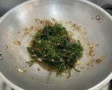Foto langkah ke 5 dari resep Tumis Daun Pucuk Labu.