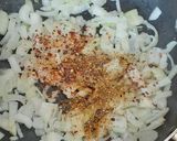 A picture of step 3 of Curry malana (chicken intestines).