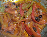 Foto del paso 3 de la receta: Pepperonatta (morrones en salsa) al estilo Peti