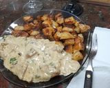 Foto del paso 5 de la receta: Pollo al verdeo con champignon a la crema con papas rústica