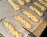 A picture of step 8 of Korean sticky rice donuts (꽈배기).