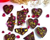 A picture of step 3 of Heart Chocolate nuts bites.