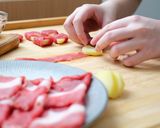Foto langkah ke 3 dari resep Potato Meat Roll (Daging panggang gulung kentang).
