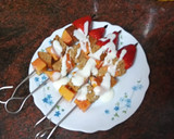 Foto del paso 2 de la receta: Brochetas de papaya, bizcocho integral y fresas
