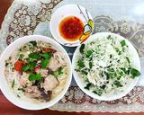 A picture of step 6 of Bún riêu with Pork and Shrimp.