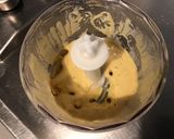 Une image de l'étape 3 de Sauce salade à la moutarde, noix, vinaigre de truffe et fines herbes.