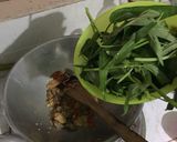 Foto langkah ke 3 dari resep Tumis Kangkung Bakso Sosis.