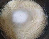 Foto langkah ke 1 dari resep Spagetti Bawang Putih.
