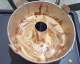 Foto langkah ke 7 dari resep Marble Chiffon Cake.