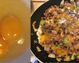 Hagymás, csípős paprikás, kakukkfüves, gombás omlett recept fázis 6 fotója