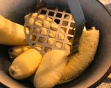 Gambar langkah 3 resipi Kek Pisang.
