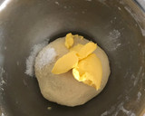 Foto langkah ke 2 dari resep Garlic Bread.