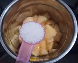 A picture of step 2 of Muskmelon Juice.