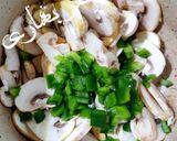 عکس مرحله 2 از دستور اسنک مرغ و قارچ