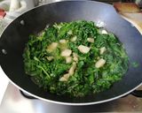 Foto del passaggio 3 della ricetta Tagliatelle alla polvere di moringa con verdure di stagione