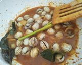 A picture of step 5 of Blood Cockle with Sweet and Spicy Sauce.