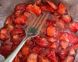 Tavaszi eper torta recept fázis 2 fotója