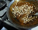A picture of step 3 of Peanuts Chikki.