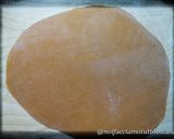 Foto del passaggio 3 della ricetta Ravioli di semola alla paprika, ripieni di cosciotto di maiale al pimenton