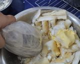 Foto langkah ke 2 dari resep Gethuk "Mochi" Bola Kelapa.