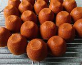 Foto langkah ke 5 dari resep Bolu Karamel Tanpa Telur.