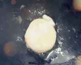 A picture of step 4 of Fried yolk egg.