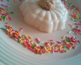 Foto langkah ke 7 dari resep Vanilla ½ Chocolate Pannacotta Pudding.