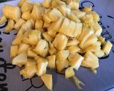 Une image de l'étape 3 de Salade d'ananas mariné aux fruits confits.