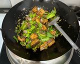 Foto langkah ke 6 dari resep Ikan (asin) Jambal Masak Hijau.