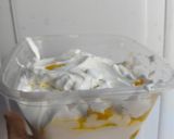 Foto langkah ke 4 dari resep Es Cream Whipped Cream Mangga Pao.