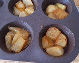 Foto del paso 3 de la receta: Tatin individual de pera con base de rollito de canela de brioche