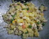 A picture of step 4 of Fried Bread Stuffed with Chicken and Vegetables.