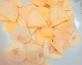 A picture of step 1 of Banana Apple choco shake.