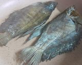 Hình bước làm 1 của món Gỏi xoài khô cá sặc
