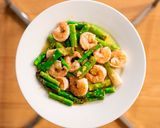 A picture of step 6 of Stir-fried prawns and asparagus with salt and lemon.