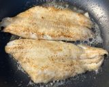 A picture of step 2 of Sole Meunière.