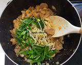 Foto langkah ke 6 dari resep Kwetiau Goreng Ayam pedas.