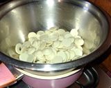 Foto del paso 5 de la receta: Alfajores cubiertos de chocolate blanco